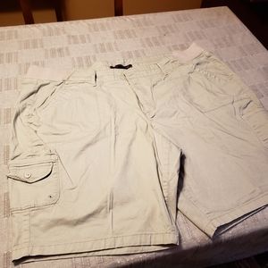 Gloria Vanderbilt Bermuda shorts, 24W,Sage